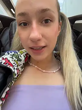 Lia  Love online show from 17, 9, 2025