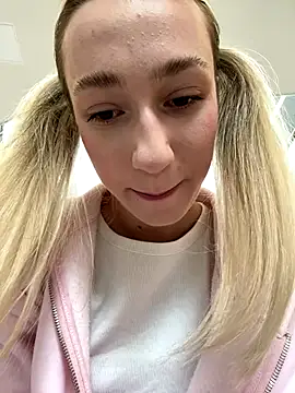 Lia  Love online show from 12, 9, 2025