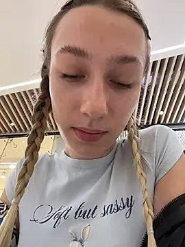 Lia  Love online show from 16, 9, 2025