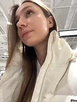 Lia  Love online show from 3, 2, 2025