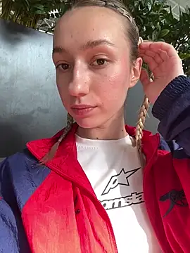 Lia  Love online show from 9, 9, 2025