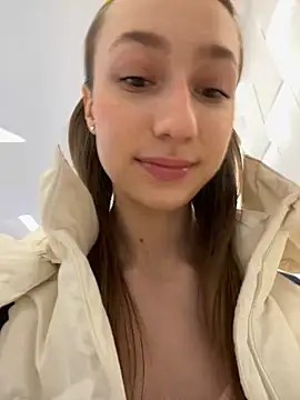 Lia  Love online show from 8, 2, 2025