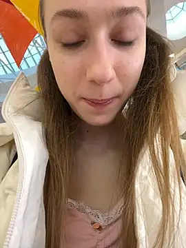 Lia  Love online show from 28, 1, 2025