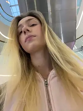 Lia  Love online show from 13, 11, 2025