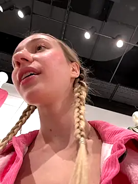 Lia  Love online show from 10, 9, 2025