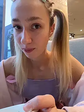 Lia  Love online show from 5, 11, 2025