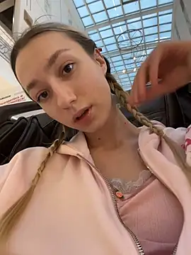 Lia  Love online show from 20, 11, 2025