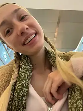 Lia  Love online show from 5, 10, 2025