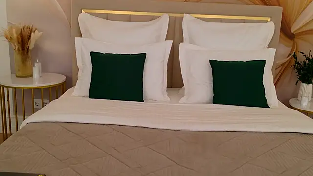 milaleoneli online show from 17, 4, 2026