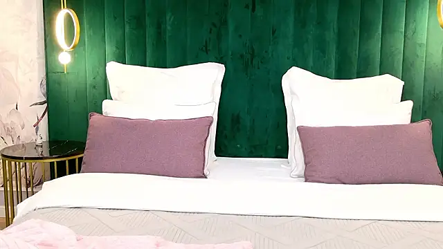 milaleoneli online show from 4, 3, 2026