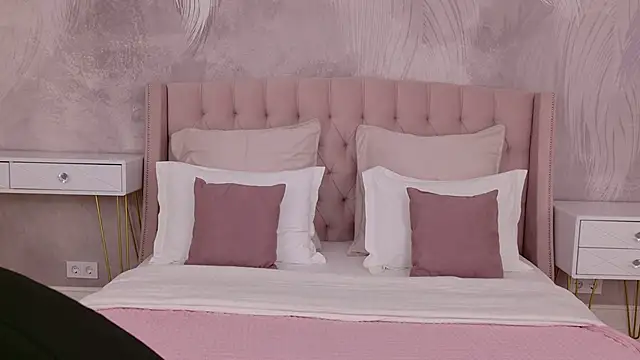 Snapshot of milaleoneli chatting on 22, 2, 2026 milaleoneli online show from 22, 2, 2026