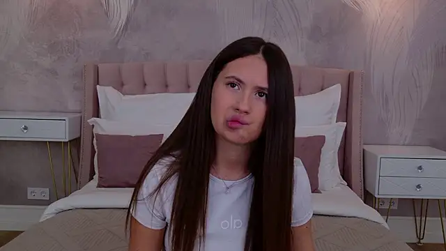 Snapshot of milaleoneli chatting on 1, 2, 2026 milaleoneli online show from 1, 2, 2026