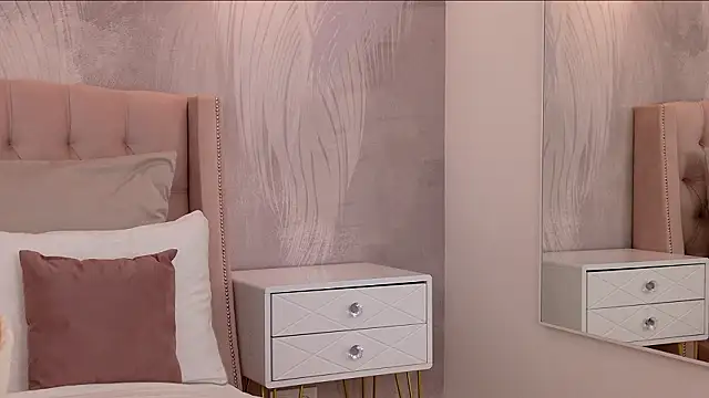 milaleoneli online show from 9, 3, 2026