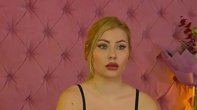 Snapshot of MisshaNight chatting on 19, 10, 2025 MisshaNight online show from 19, 10, 2025