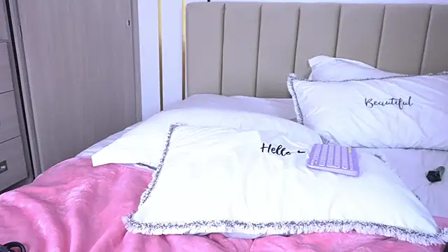 b3llaspringg online show from 6, 3, 2025