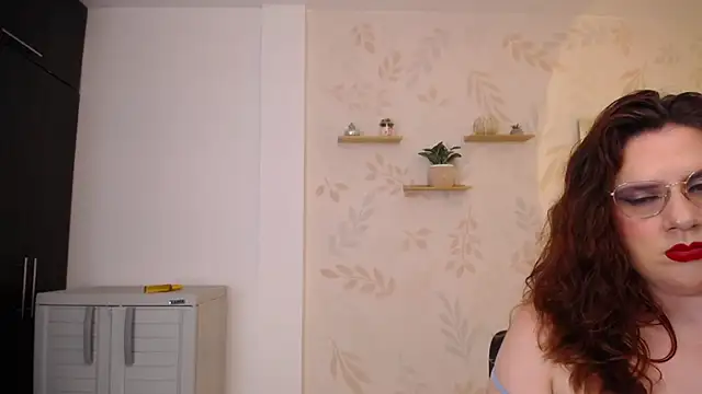 MartinaGuzmann online show from 1, 12, 2025