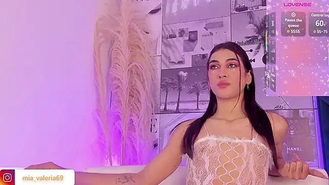 Snapshot of MiaCavallii_ chatting on 27, 11, 2025 MiaCavallii online show from 27, 11, 2025