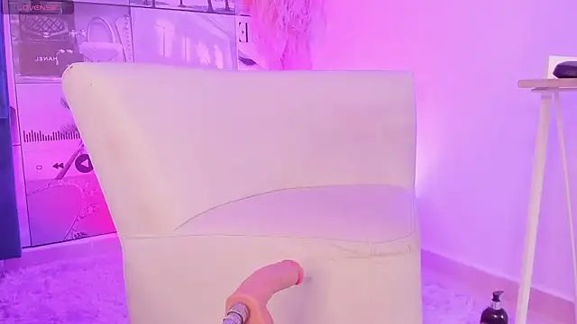 Snapshot of MiaCavallii_ chatting on 24, 10, 2025 MiaCavallii online show from 24, 10, 2025