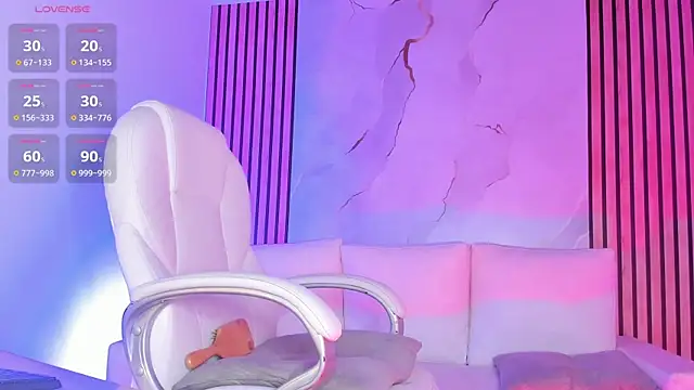 Snapshot of MiaCavallii_ chatting on 18, 9, 2025 MiaCavallii online show from 18, 9, 2025