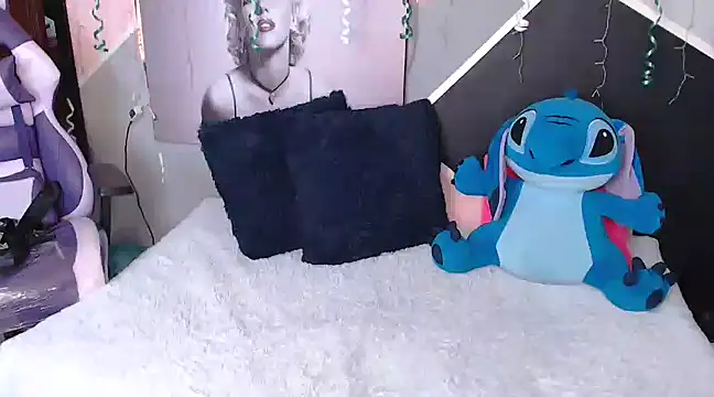 Samanta james19 online show from 13, 3, 2025