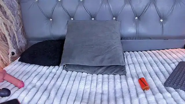 Miaelliee online show from 12, 2, 2025