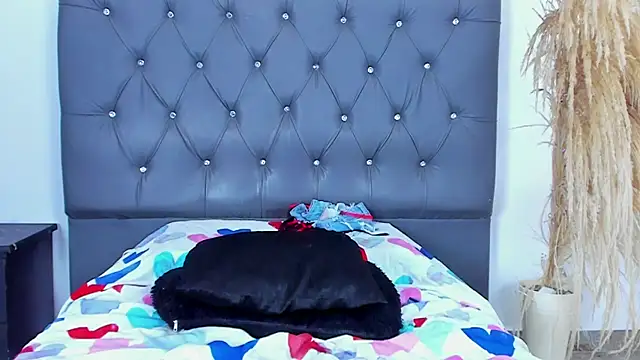 Miaelliee online show from 23, 12, 2024