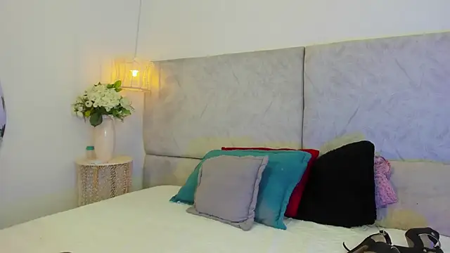 naomiii   online show from 15, 11, 2025