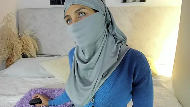 naomiii   online show from 23, 4, 2026