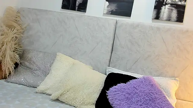 Snapshot of naomiii__ chatting on 4, 5, 2026 naomiii online show from 4, 5, 2026