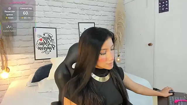 naomiii   online show from 30, 9, 2025