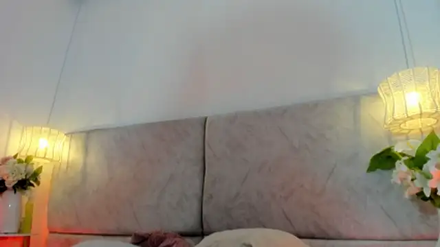 naomiii   online show from 10, 3, 2026