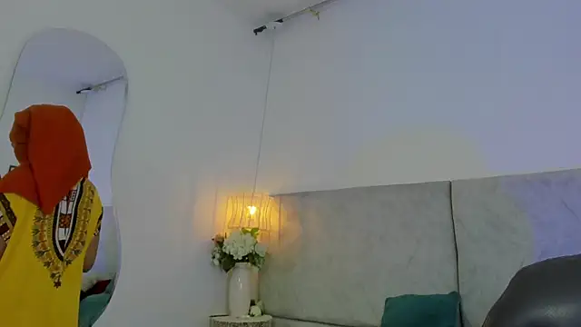 naomiii   online show from 17, 12, 2025