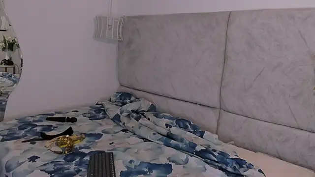 naomiii   online show from 8, 11, 2025