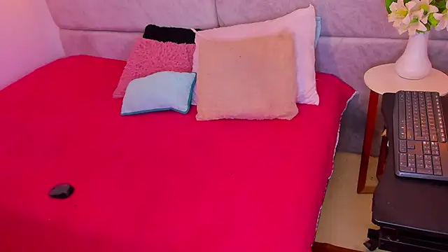 naomiii   online show from 5, 11, 2025