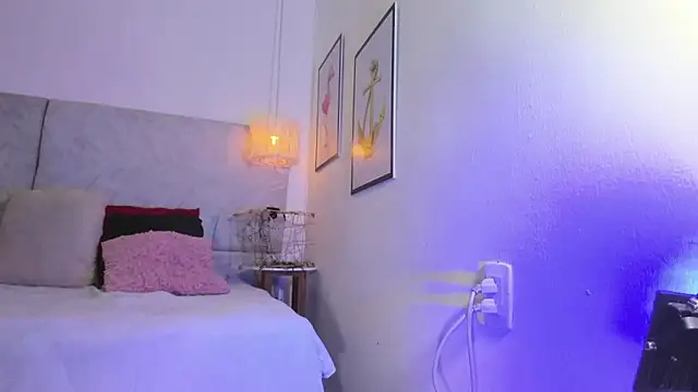 naomiii   online show from 6, 1, 2026