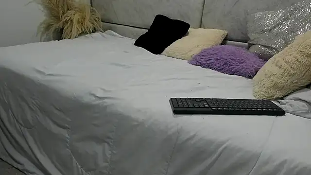 Snapshot of naomiii__ chatting on 26, 5, 2026 naomiii online show from 26, 5, 2026