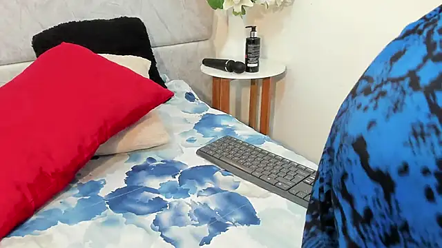 naomiii   online show from 13, 11, 2025