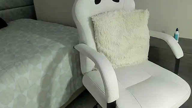 Snapshot of naomiii__ chatting on 19, 5, 2026 naomiii online show from 19, 5, 2026
