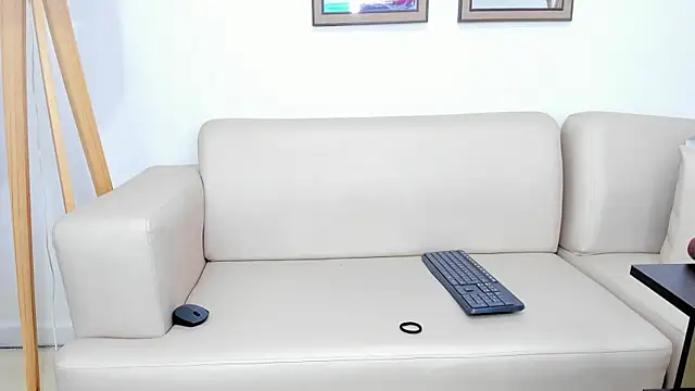 naomiii   online show from 12, 3, 2025