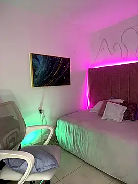 naomiii   online show from 20, 9, 2025