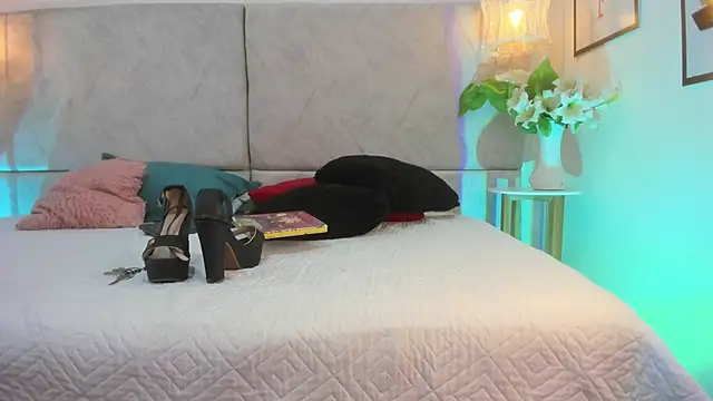 naomiii   online show from 21, 2, 2026