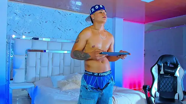 SantiagoReyesFtt online show from 6, 11, 2025