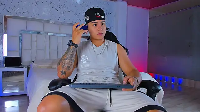 SantiagoReyesFtt online show from 14, 11, 2025