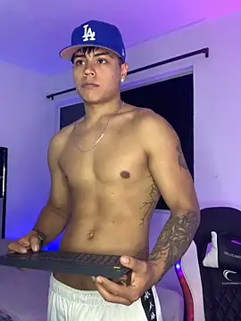 SantiagoReyesFtt online show from 8, 12, 2024