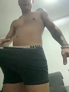 LCarreraa online show from 8, 3, 2025