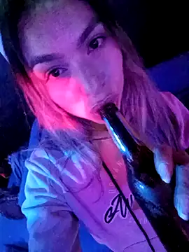 Karolgood3 online show from 14, 2, 2025