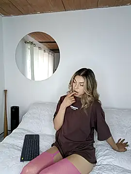 Karolgood3 online show from 5, 12, 2025