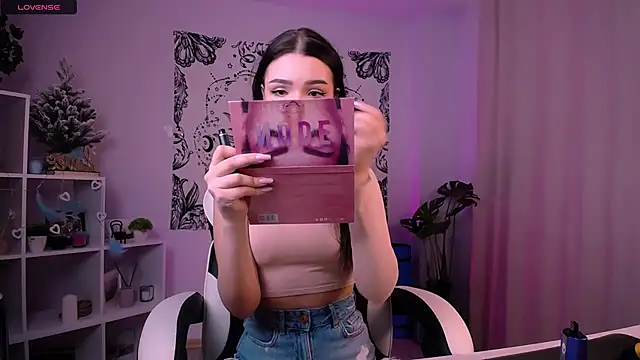 EmmaKeam online show from 19, 1, 2025