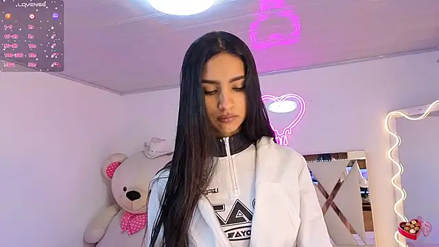 Jazmin tay online show from 9, 11, 2025