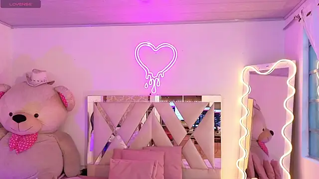 Jazmin tay online show from 8, 11, 2025